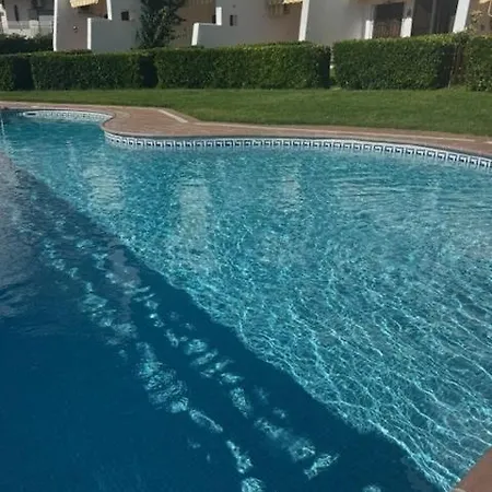 公寓 Sunny, Seaside With Pool